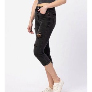 Judy Blue Black Capri Jeans Size 5 / 27